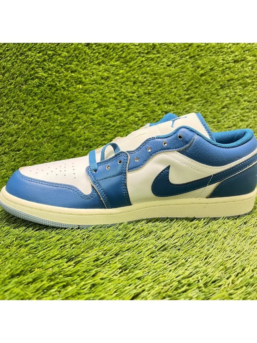 Nike Air Jordan 1 Low SE Mens Size 11 White Blue Athletic Leather Shoes Sneakers